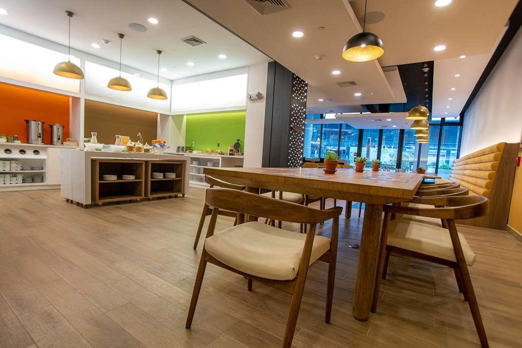 Hampton By Hilton Quito La Carolina Park Ξενοδοχείο Εστιατόριο φωτογραφία