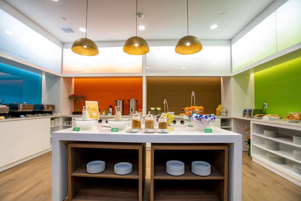 Hampton By Hilton Quito La Carolina Park Ξενοδοχείο Εστιατόριο φωτογραφία